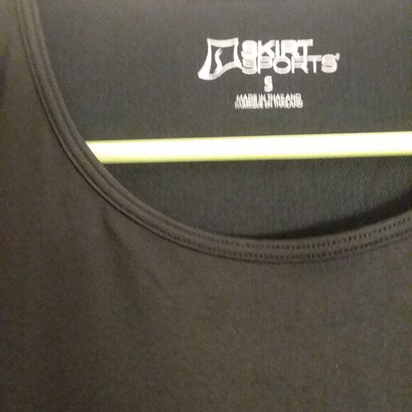 Skirt Sports black Free Flow shirt in size small - Picture 4 of 8